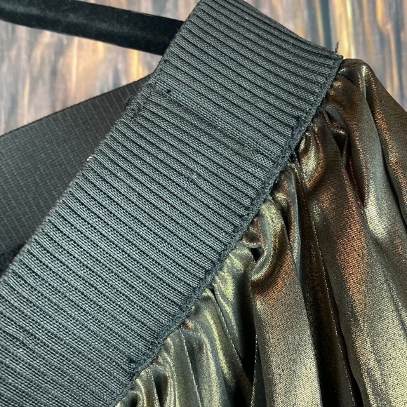 Helene Berman London Metallic Pleated Skirt- Size 16 - Picture 8 of 11